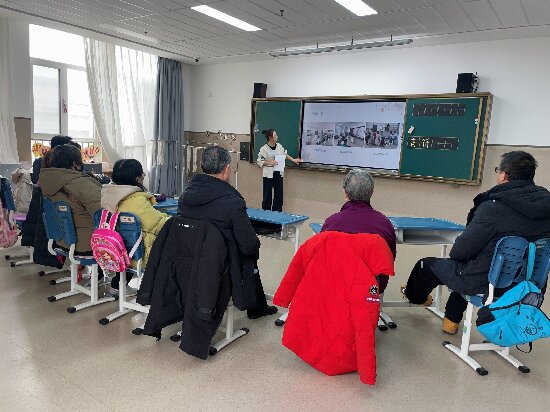 介绍班级课程开展情况.jpg