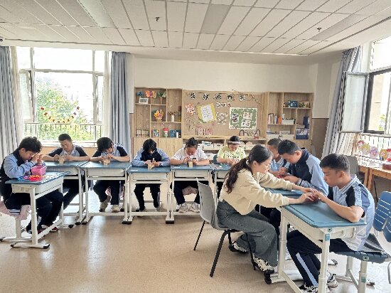 编织端午彩绳.JPG