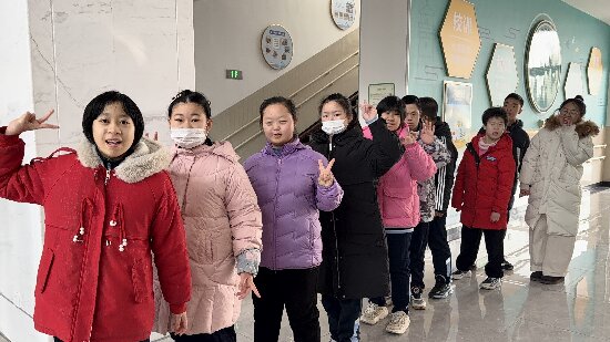 出发!一起去科技馆.jpg 出发!一起去科技馆.jpg