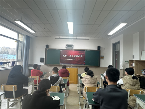 观看思政第一课.jpg